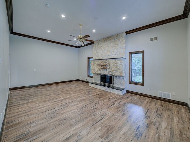 Building Photo - 17 Bauers Ln