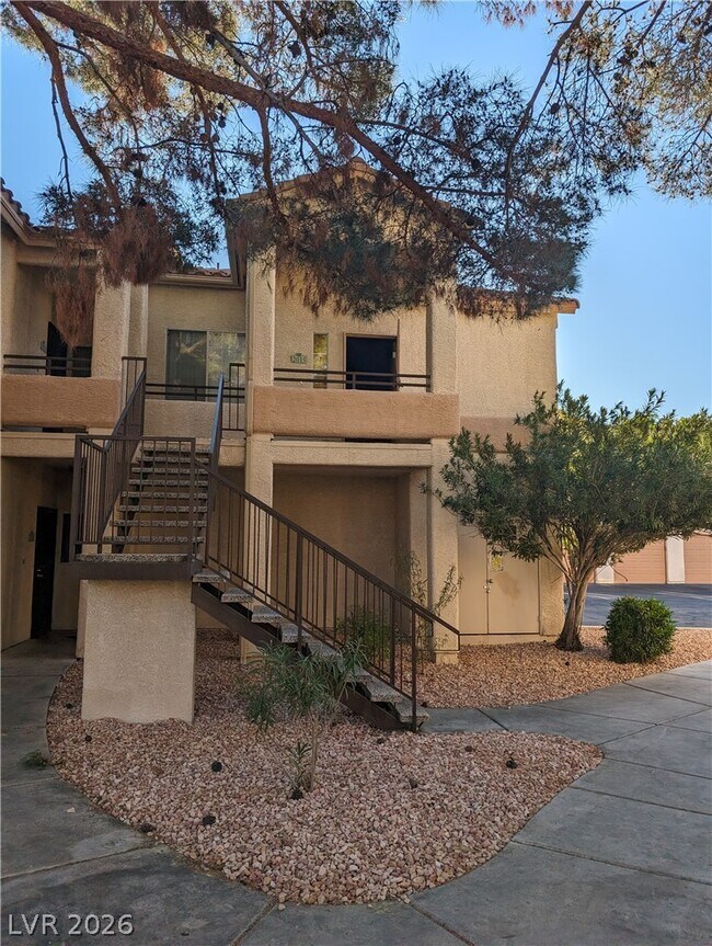 Building Photo - 1830 N Buffalo Dr