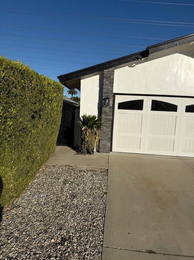 Building Photo - 9140 Crebs Ave