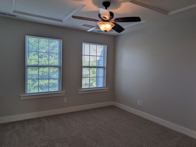 Building Photo - Beautiful Townhome located in Brightwalk!