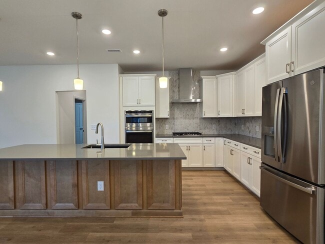 Building Photo - Stunning BRAND NEW 5 Bedroom / 4 Bath Home located in North Ridge