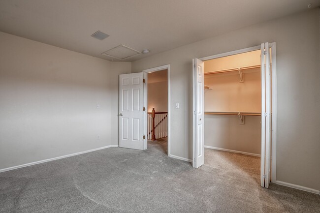 Building Photo - Spacious townhome in desirable Northgate c...