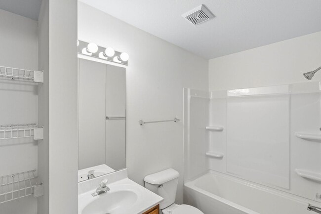 Building Photo - 5004-5006-5006 Betty Jean Way