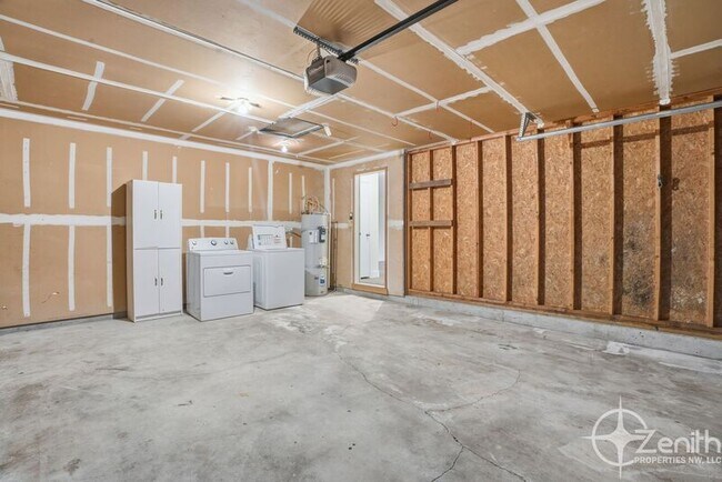 Building Photo - 16113 NE 4th Way