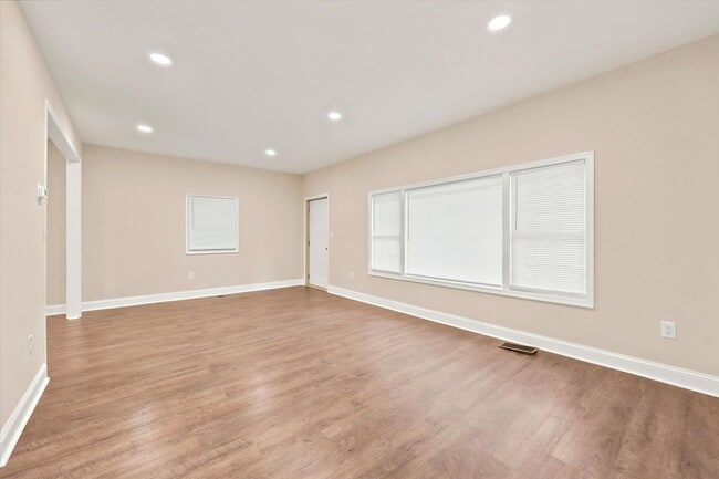 Building Photo - 1605 Brintons Bridge Rd
