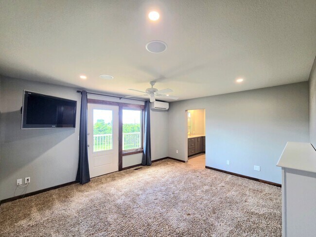 Building Photo - Massive House for Rent on a Cherry Orchard! Rental Options as a 4-bed or as two 2-beds!