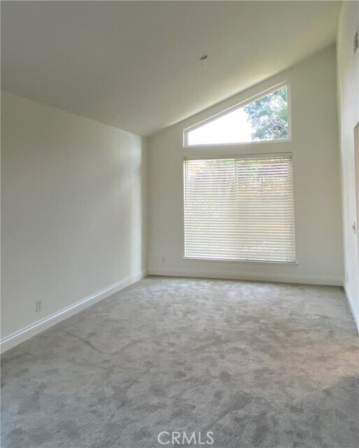 Building Photo - 43 Fortuna E