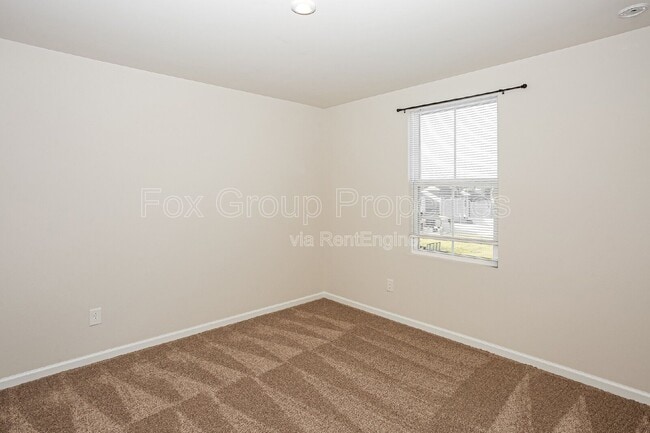 Building Photo - 160 Browband St