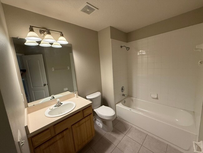 Building Photo - Beautiful home located inside gated commun...