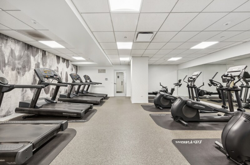 Building Photo - 238 E Chestnut St