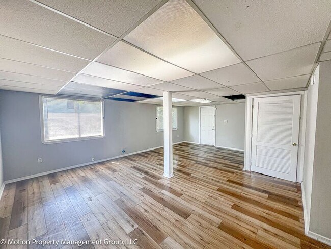 Building Photo - 3020 Woodfield Dr