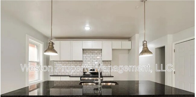 Building Photo - 711 NW 30th St