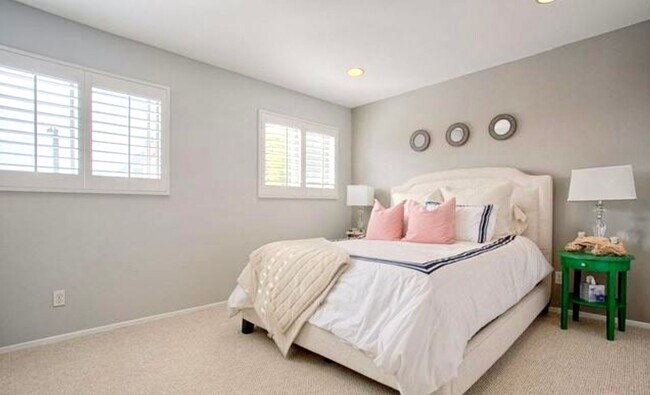 Building Photo - Amazing West LA Location - 2 bd / 2.5 ba T...