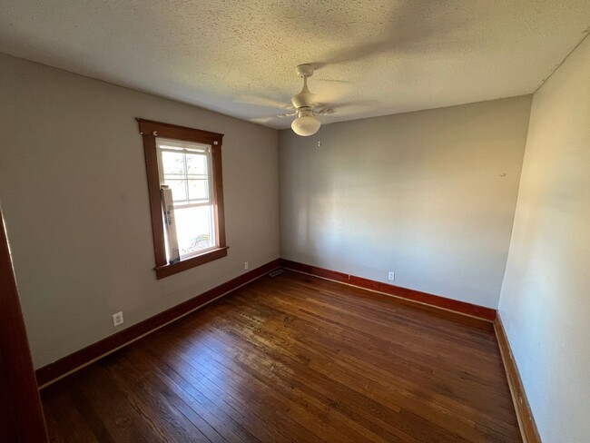 Building Photo - House in Dixon, MO!