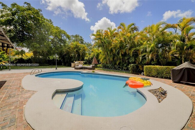 Building Photo - 8500 SW 70th St