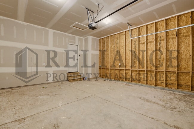 Building Photo - 5249 N Pinecrest Ct