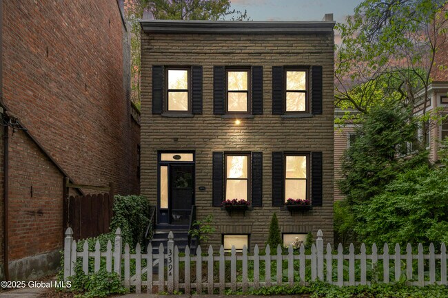 Building Photo - 339A Madison Ave