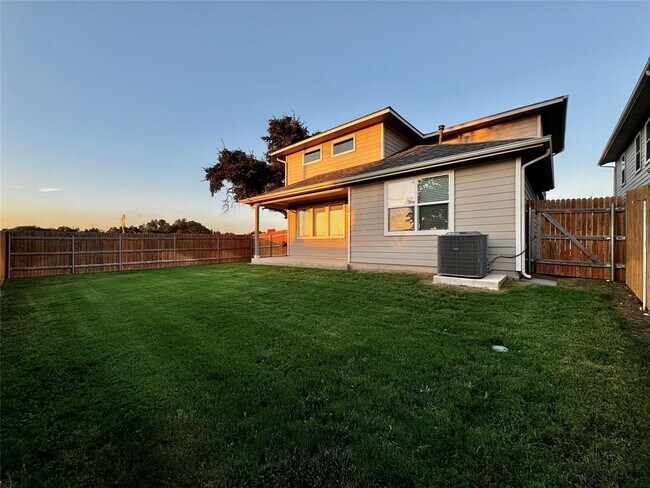 Building Photo - 100 Geminiflora Bend