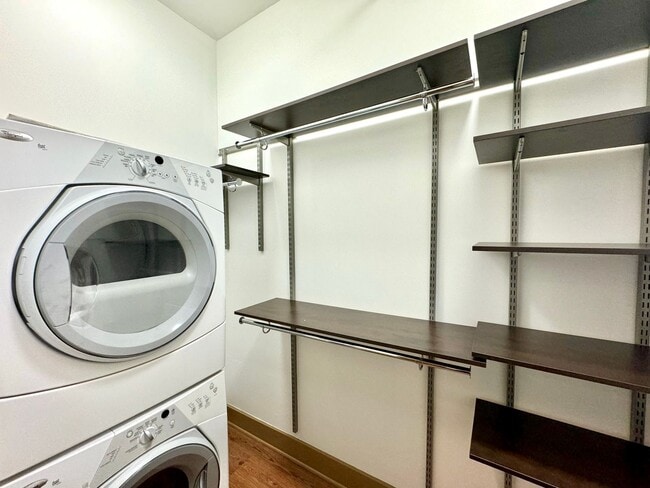 Building Photo - 641 Walnut St