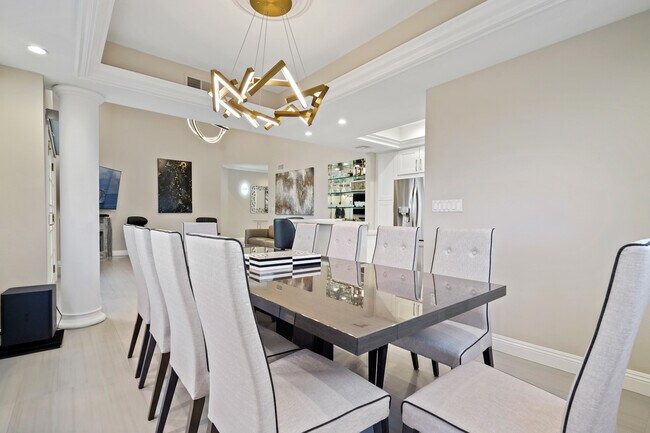 Building Photo - 10627 Ashton Ave