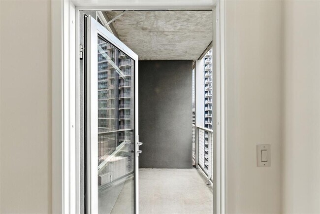 Building Photo - 54 Rainey St