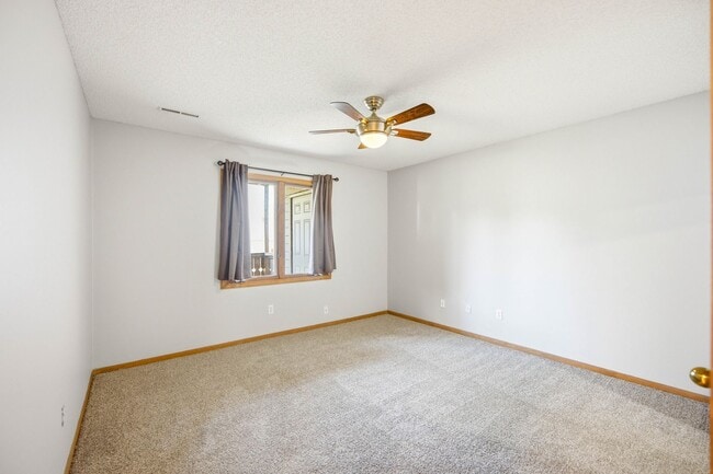 Building Photo - 401 SE Lowell Dr