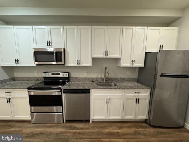 Building Photo - 707 N 40th St