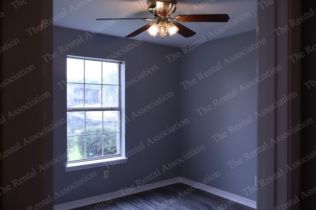Building Photo - 2248 Loreco St