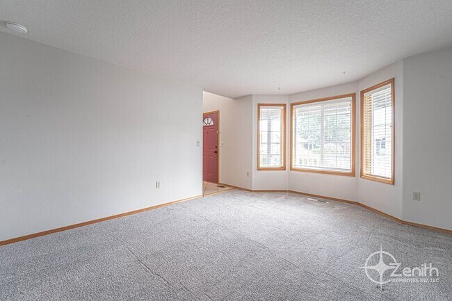 Building Photo - 10404 NE 65th Ave