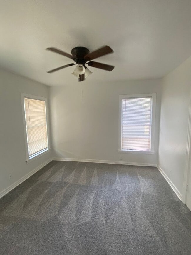 Building Photo - 3 Bedroom 1 Bath House Near Westmoreland R...