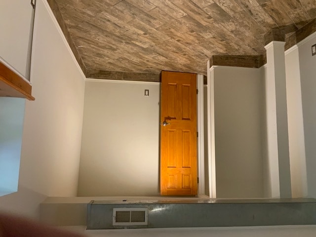 Building Photo - 844 N Harding Ave
