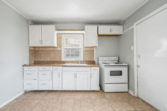 Building Photo - Cozy Home, Minutes from Texas Tech & Downt...