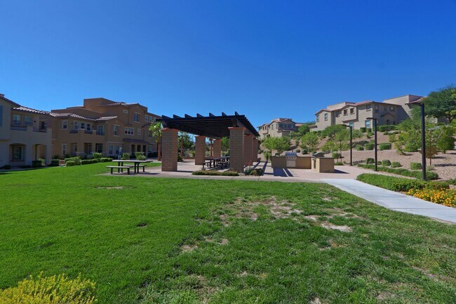 Building Photo - Newer, Fabulous town home in the heart of ...