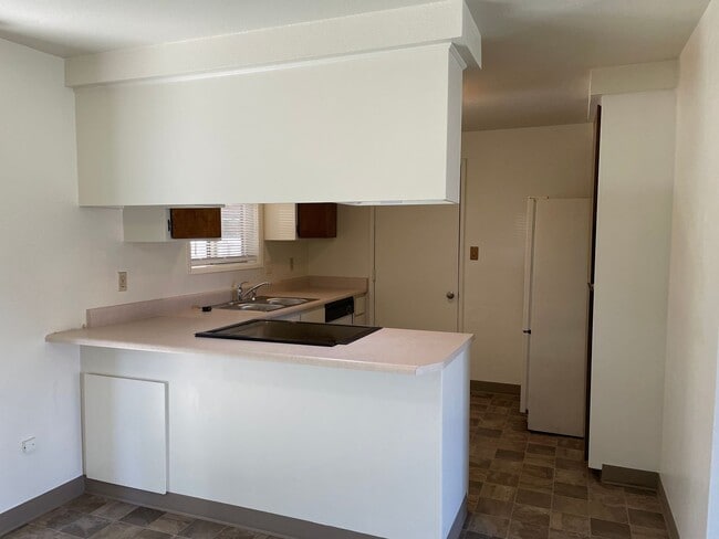 Building Photo - Newly Updated 3 Bedroom 2 Bath Home