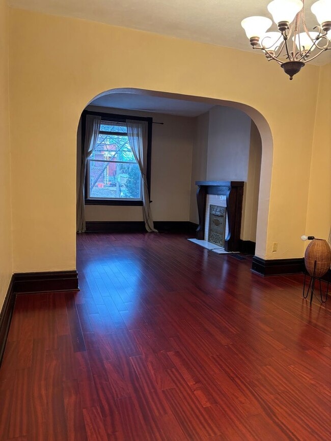 Building Photo - Completedly Remodeled 2+ Bedroom Home