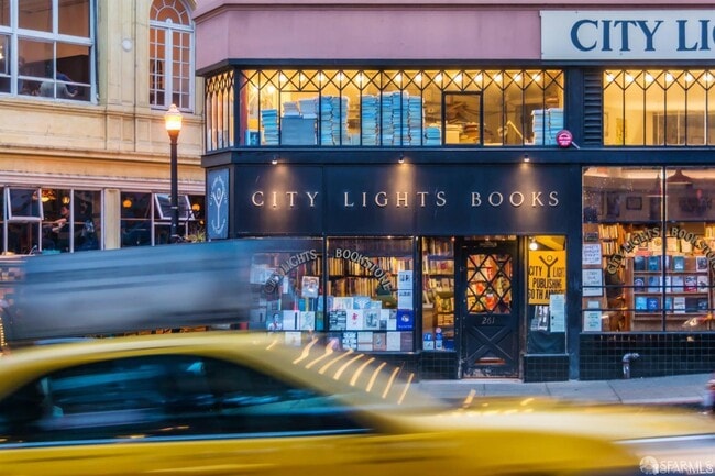 Building Photo - 928 Greenwich St