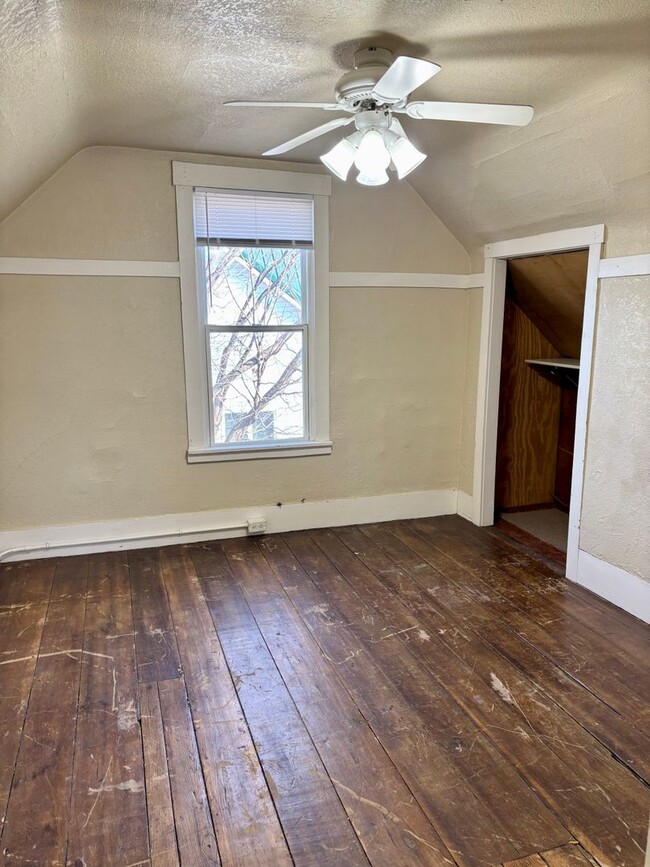 Building Photo - Upstairs 1-Bed/1-Bath Apartment in Bluffton!