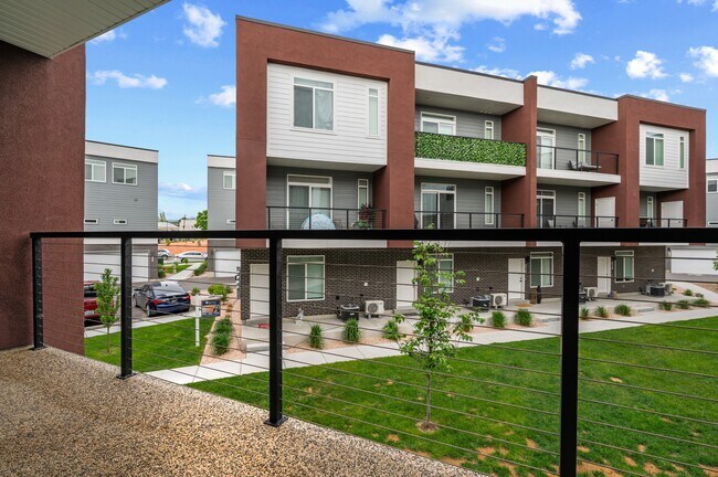 Building Photo - 671 S 400 E