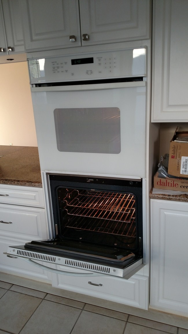 Double Electric Ovens - 5835 Tellefson Rd