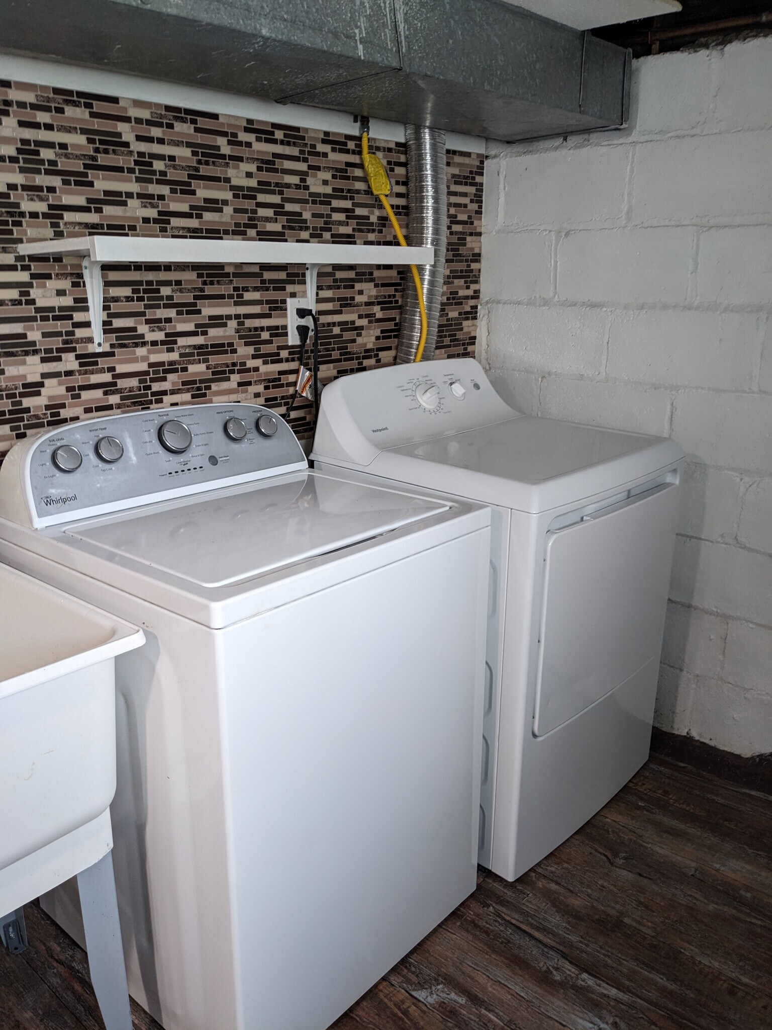 Washer & dryer in basement - 859 Irvin St