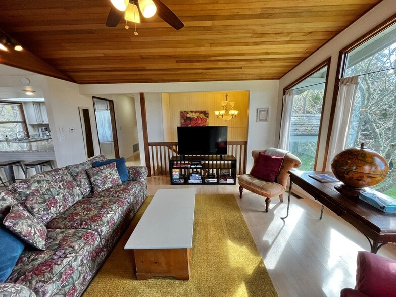 Building Photo - 721 Cherry Ave NE