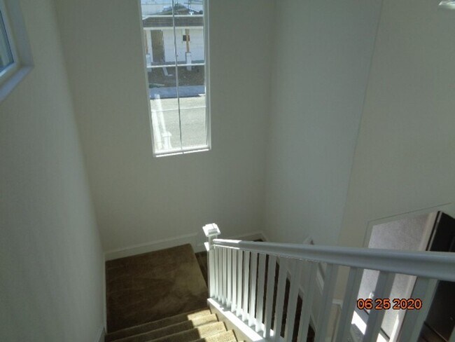 Building Photo - 519 Datura Dr