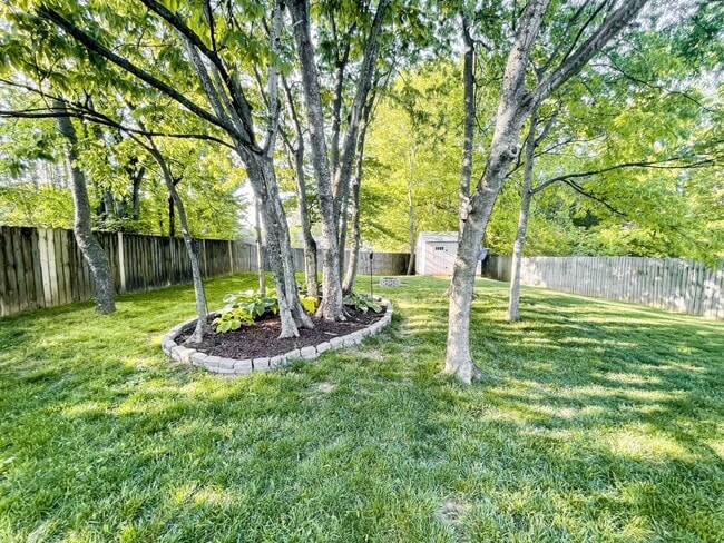 Building Photo - Beautiful 4 bedroom Near Post!