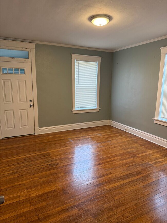 Building Photo - 5319 Sutherland Ave