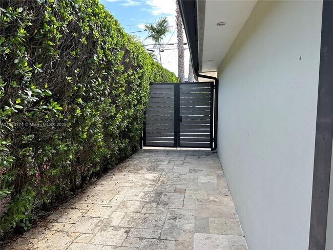 Building Photo - 9341 Dickens Ave