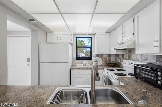 Building Photo - 807 River Point Dr
