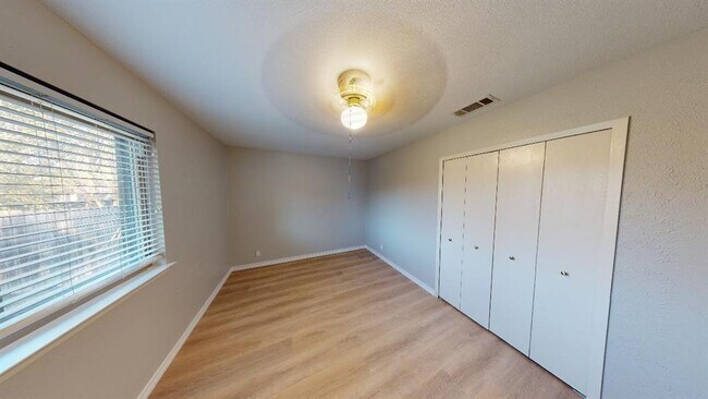 Building Photo - 10214 Missel Thrush Dr