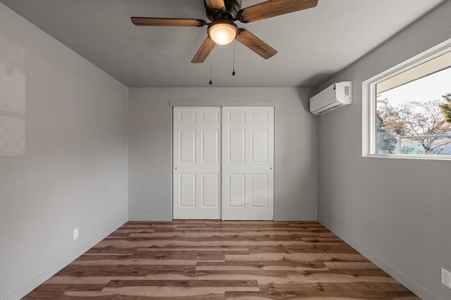 Building Photo - 1028 W 11th St