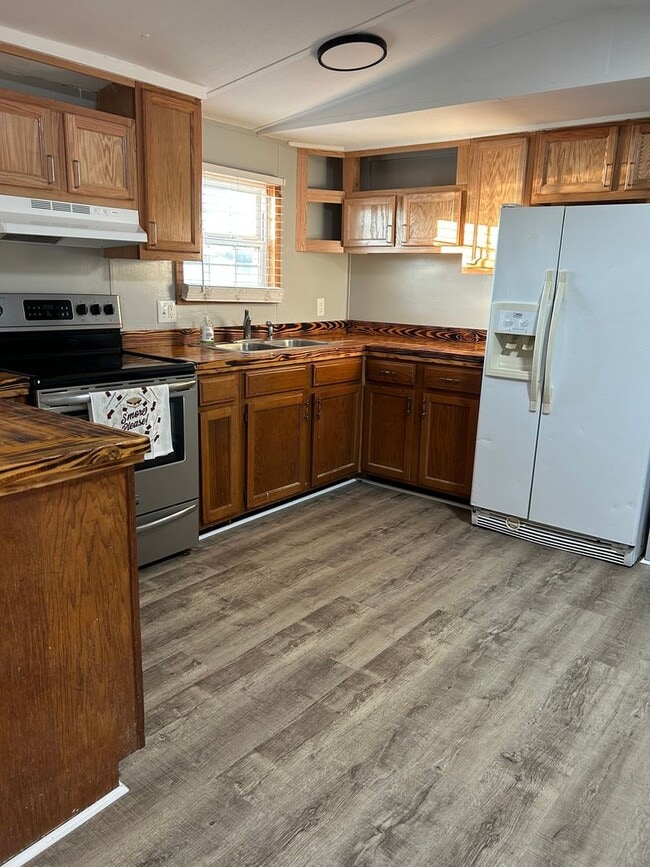 Building Photo - Must See! 3 BR, 2 BA in Pikeville school d...