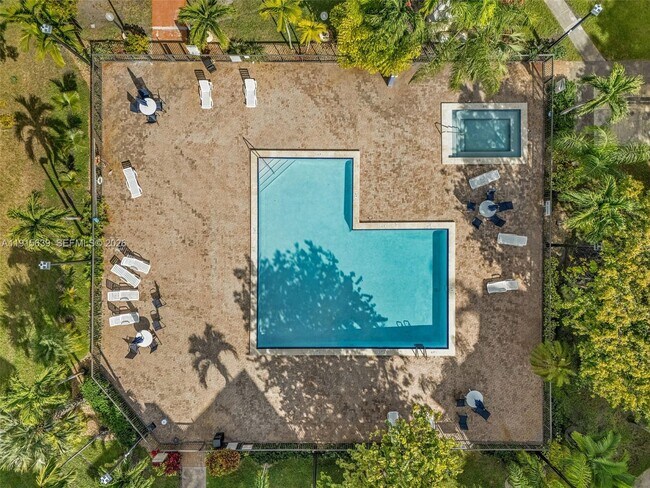 Building Photo - 8160 Geneva Ct